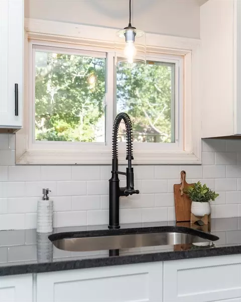 Kitchen - 7 Gillette Ave, Springfield, MA 01118 photo 3 of 5