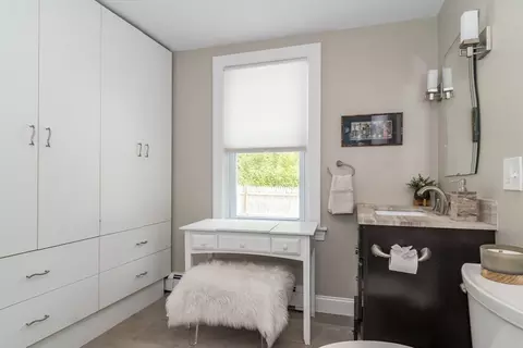 Bath - 6 Cullen Rd, Dover, MA 02030 photo 1 of 2
