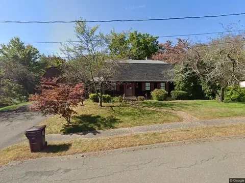 39 Strawberry Hill Rd, Agawam, MA 01030