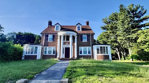 37 Harrison St, Taunton, MA 02780