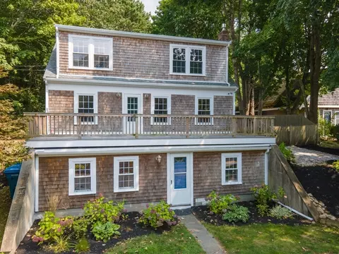 37 N Falmouth Hwy, Falmouth, MA 02556