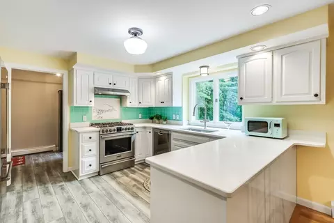 15 Huckleberry Dr, Orleans, MA 02653