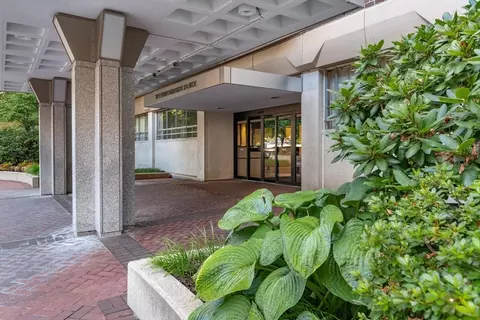 2 Hawthorne Pl #11E, Boston, MA 02114