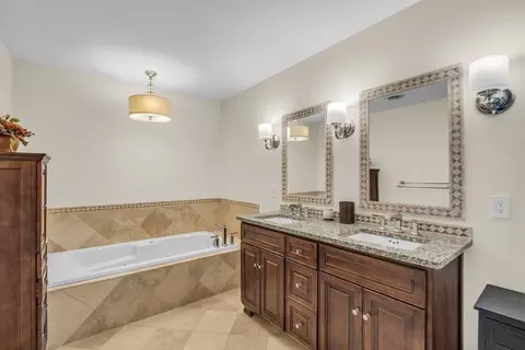 Bath - 7 Benoni Dr, Sutton, MA 01590 photo 2 of 4