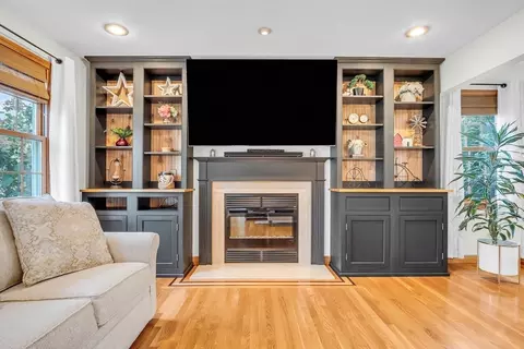 Living - 7 Benoni Dr, Sutton, MA 01590 photo 2 of 4