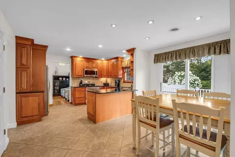 Kitchen - 7 Benoni Dr, Sutton, MA 01590 photo 5 of 5