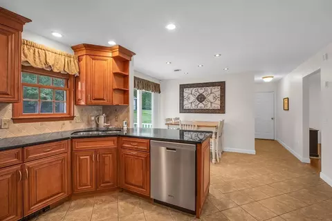 Kitchen - 7 Benoni Dr, Sutton, MA 01590 photo 1 of 5