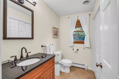 Bath - 7 Benoni Dr, Sutton, MA 01590 photo 1 of 4