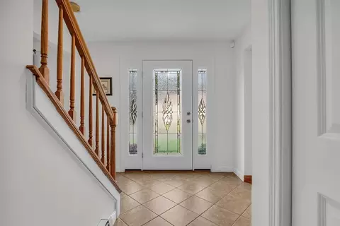 Entry Way - 7 Benoni Dr, Sutton, MA 01590 photo 2 of 3