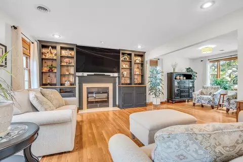 Living - 7 Benoni Dr, Sutton, MA 01590 photo 1 of 4