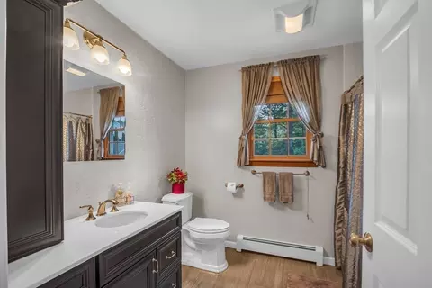 Bath - 7 Benoni Dr, Sutton, MA 01590 photo 4 of 4