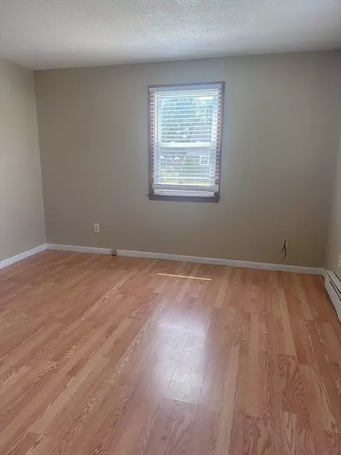 18-20 Newport St, Springfield, MA 01119 photo 4