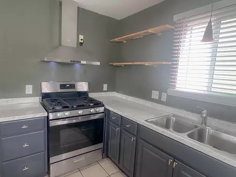 18-20 Newport St, Springfield, MA 01119 photo 2