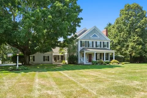 Exterior - 36 Maryknoll Dr, Hingham, MA 02043 photo 2 of 7