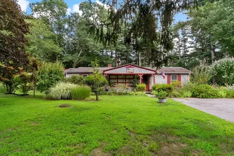 262 Peckham Rd, Acushnet, MA 02743