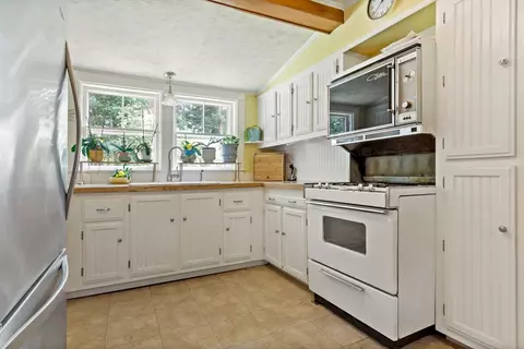 262 Peckham Rd, Acushnet, MA 02743 photo 3