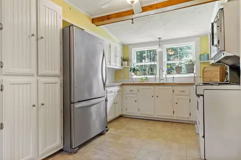 262 Peckham Rd, Acushnet, MA 02743 photo 4