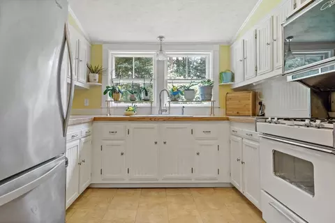 262 Peckham Rd, Acushnet, MA 02743 photo 5