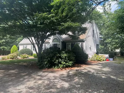 208 Mashpee Neck Rd, Mashpee, MA 02649 photo 3