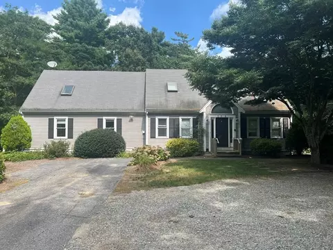 208 Mashpee Neck Rd, Mashpee, MA 02649 photo 4