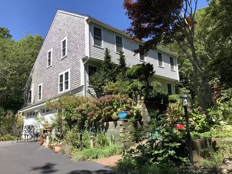 13 Yvonne Cir, Plymouth, MA 02360