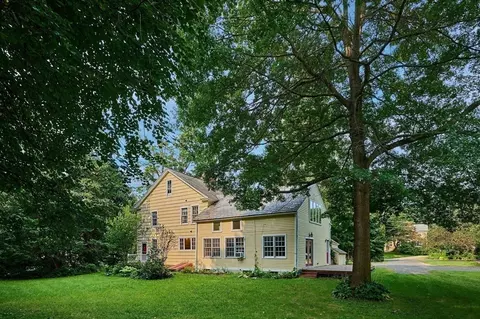122 Bay Rd, Hadley, MA 01035