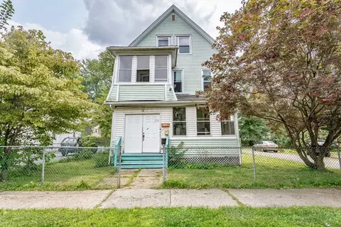 15 Clayton St, Springfield, MA 01107