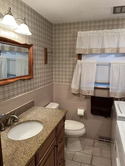 238 Chicopee St, Chicopee, MA 01013 photo 10