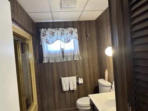 Bath - 138 Anthony St, Fall River, MA 02721 photo 1 of 1