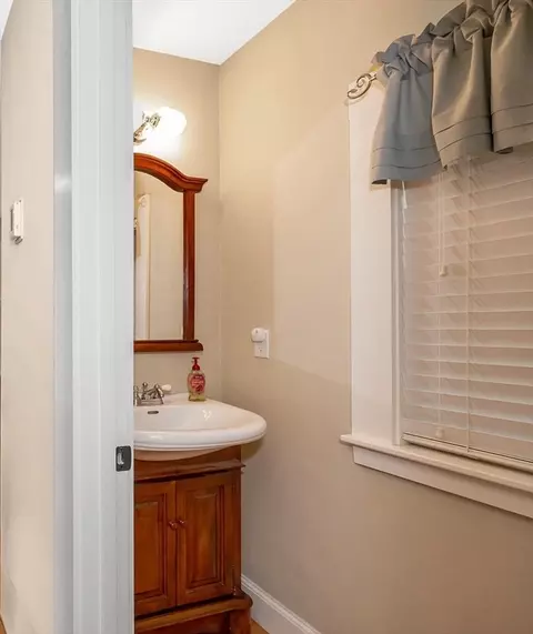 27 Bartley St, Wakefield, MA 01880 photo 8
