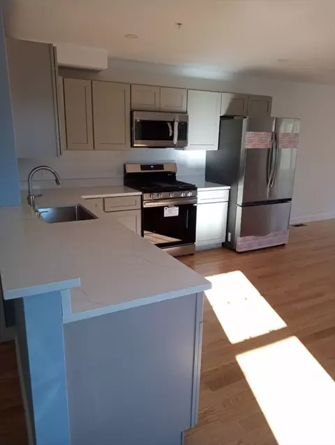 36 Standish St # C, Worcester, MA 01604 photo 3