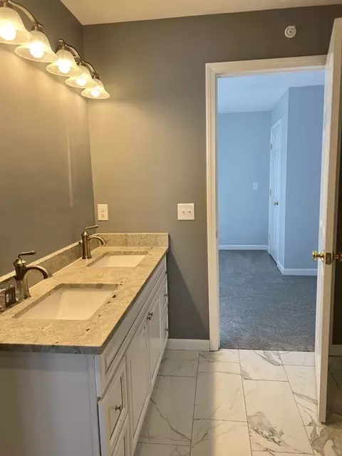 Bath - 36 Standish St # B, Worcester, MA 01604 photo 1 of 2