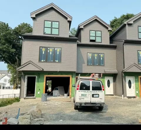 36 Standish St # B, Worcester, MA 01604