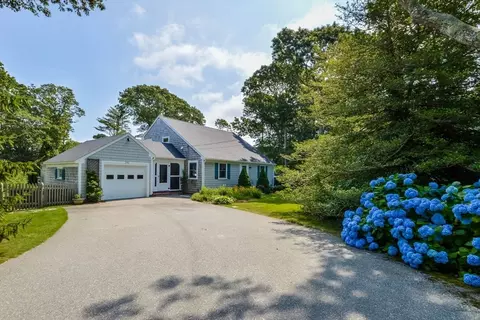 141 Pond View Dr, Barnstable, MA 02632