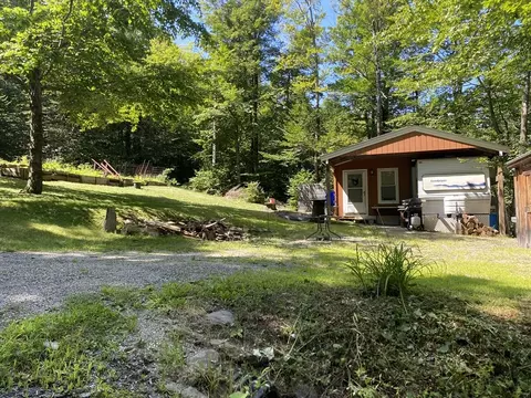 99 Shawnee Dr, Heath, MA 01346