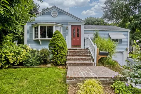 167 Pondview Dr, Chicopee, MA 01020