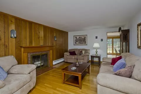 167 Pondview Dr, Chicopee, MA 01020 photo 3