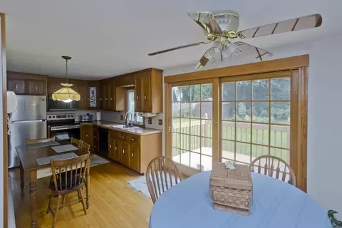 167 Pondview Dr, Chicopee, MA 01020 photo 6