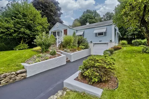 167 Pondview Dr, Chicopee, MA 01020 photo 2
