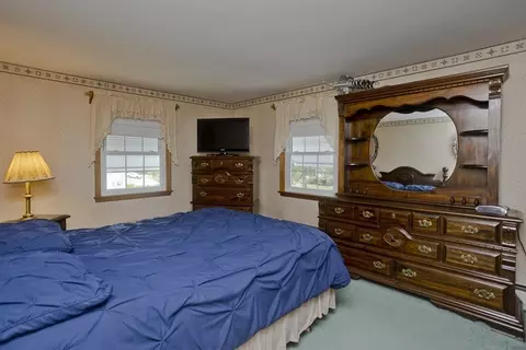 167 Pondview Dr, Chicopee, MA 01020 photo 9