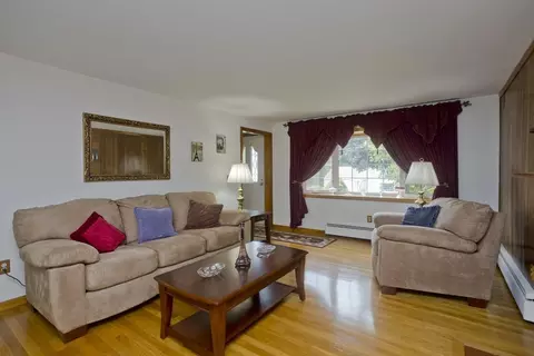 167 Pondview Dr, Chicopee, MA 01020 photo 4