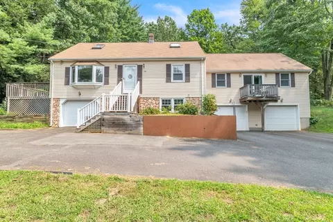 114 S Loomis St, Southwick, MA 01077