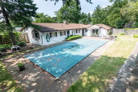 32 Murray St, Peabody, MA 01960