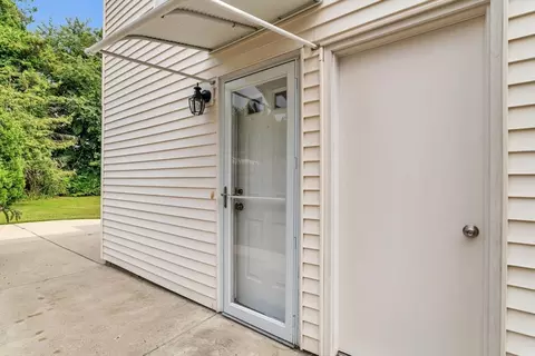 Exterior - 95 Fenway Dr, Springfield, MA 01119 photo 5 of 6