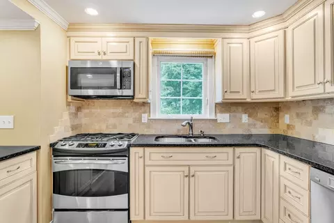 Kitchen - 95 Fenway Dr, Springfield, MA 01119 photo 2 of 4