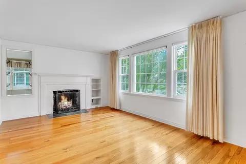 Living - 95 Fenway Dr, Springfield, MA 01119 photo 2 of 7
