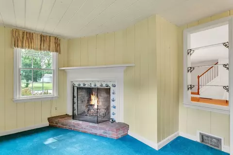 Living - 95 Fenway Dr, Springfield, MA 01119 photo 7 of 7