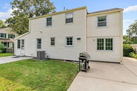 Exterior - 95 Fenway Dr, Springfield, MA 01119 photo 4 of 6
