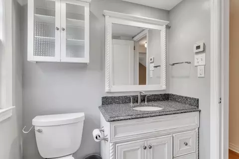 Bath - 95 Fenway Dr, Springfield, MA 01119 photo 3 of 3
