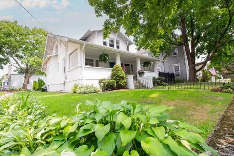 49 William St, Fairhaven, MA 02719 photo 2